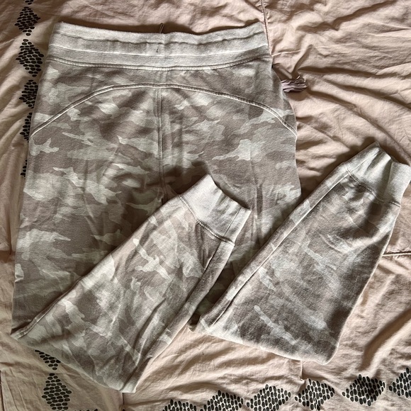 Camo Athleta joggers - S - Never worn - Picture 6 of 7